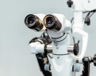 Microscópio operatório